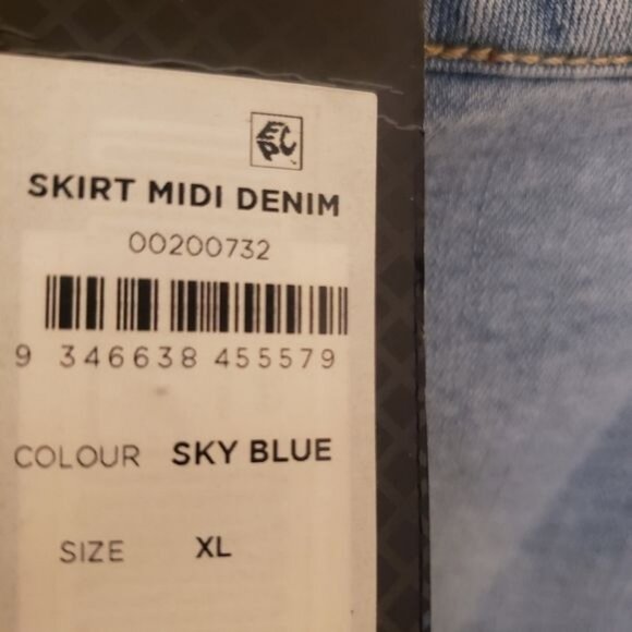 City Chic Denim Pencil Knee Length Skirt Light Wash Fading Pockets Size 22W NWT - Picture 9 of 10